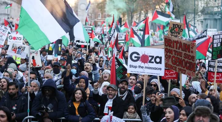 جانب من المسيرات المؤيدة للفلسطينيين في بريطانيا