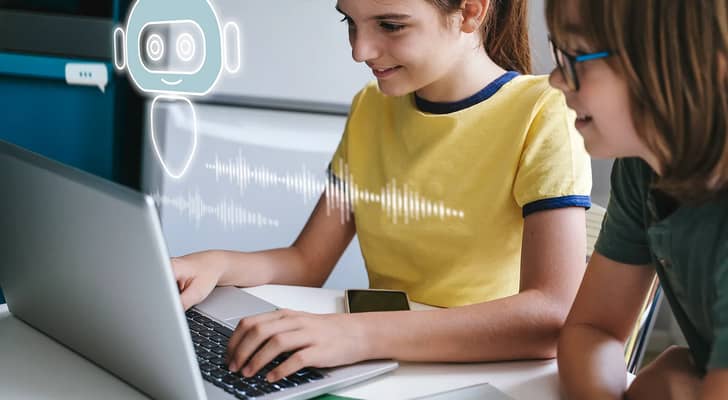 تعلم الاطفال عبر الانترنت "تعبيرية"