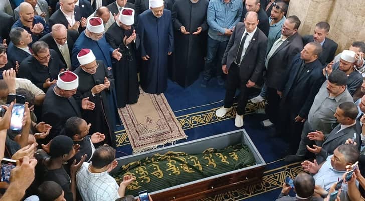تشييع جنازة العالم أحمد عمر هاشم بحضور شيخ الأزهر ووزير الأوقاف المصري