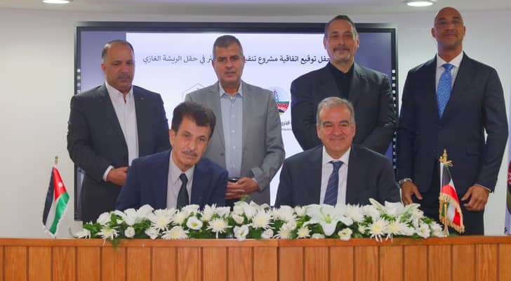 جانب من توقيع الاتفاقيىة