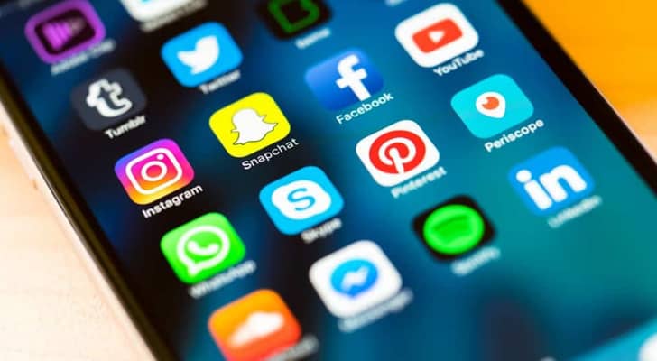 تطبيقات المراسلة الفورية"تعبيرية"