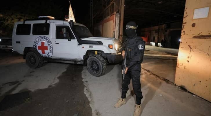 جيش الاحتلال الإسرائيلي: الصليب الأحمر تسلم جثامين 4 محتجزين بغزة