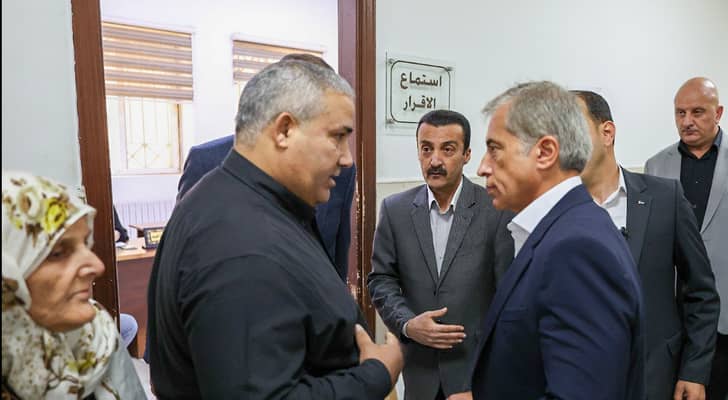 جولة تفقدية لرئيس الوزراء لمديرية تسجيل أراضي جنوب