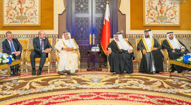 ولي العهد البحريني يستقبل الصفدي ورؤساء الوفود العربية على هامش حوار المنامة 2025