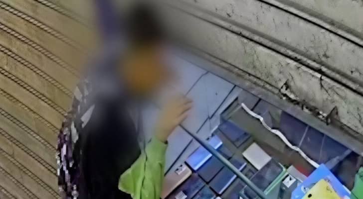 حدث يسرق هاتف في وسط البلد