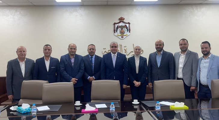 اجتماع موسع لبحث مطالب الممرضين في القطاع العام