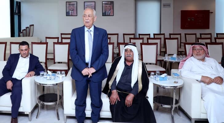 مندوبا عن الملك وولي العهد.. العيسوي يعزي آل حداد والعواملة