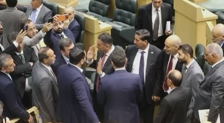 مشادات كلامية في مجلس النواب