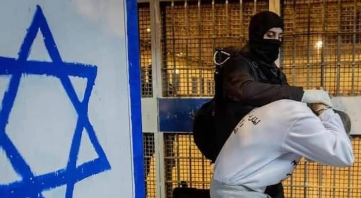 أسير فلسطيني يتعرض للتنكيل - أرشيفية