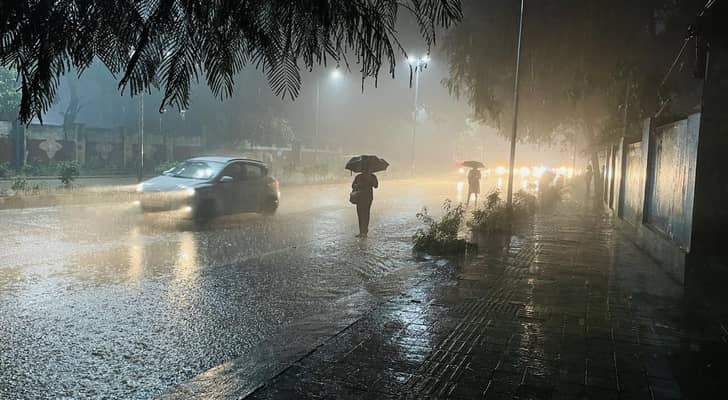 تساقط الامطار في احدى مناطق العاصمة عمان.. ارشيفية