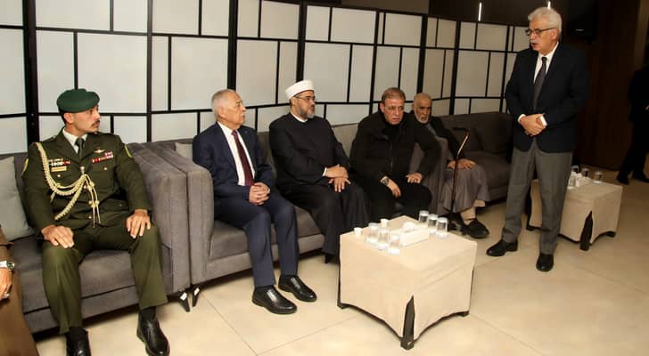 خلال تقديم واجب العزاء