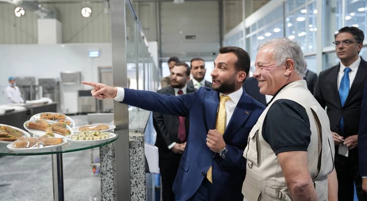 الملك يزور منشآت صناعية في القسطل توفر أكثر من 1650 فرصة عمل