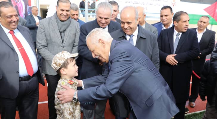 مندوبا عن الملك.. العيسوي يفتتح مدرستين نموذجيتين في عمان وملعبا في مأدبا