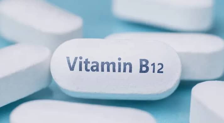 فيتامين B12