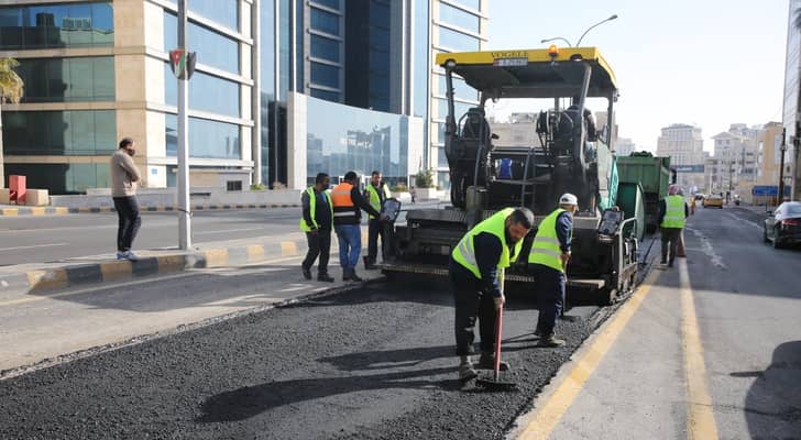 وزراة الاشغال العامة تعبيد شوارع
