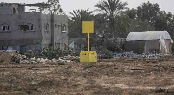 "الخط الأصفر" هو مصطلح للاحتلال يستخدم للإشارة إلى منطقة أو خط أمني محدد يعتبرونه حدودا فاصلة أو منطقة حساسة لا يجب أن تتجاوزها