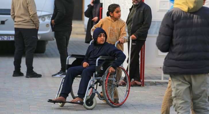 مغادرة مرضى أهل غزة عبر معبر رفح