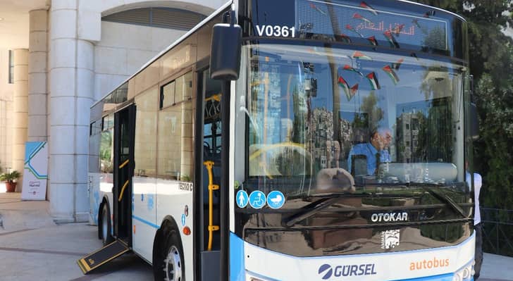 باص نقل عام في الأردن