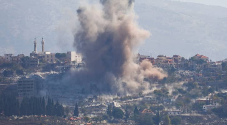 الاحتلال ينسف منازل في لبنان