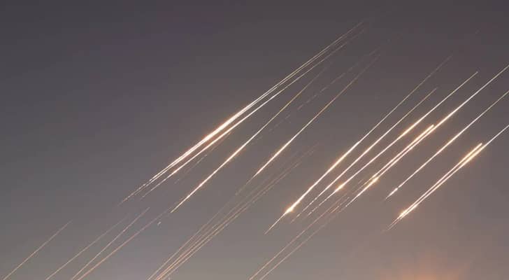وكالة أنباء فارس الإيرانية: دوي 3 انفجارات في وسط طهران