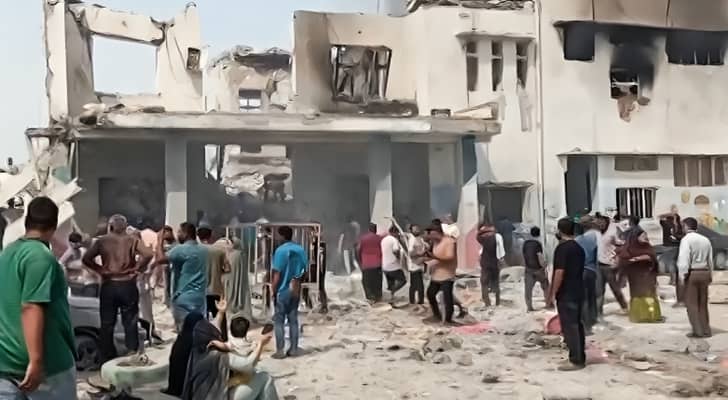 قصف مدرسة