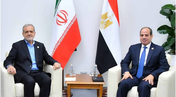 الرئيس المصري عبد الفتاح السيسي و والرئيس الإيراني مسعود بزشكيان