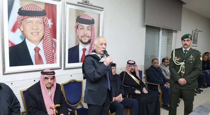 العيسوي أثناء تقديم واجب العزاء