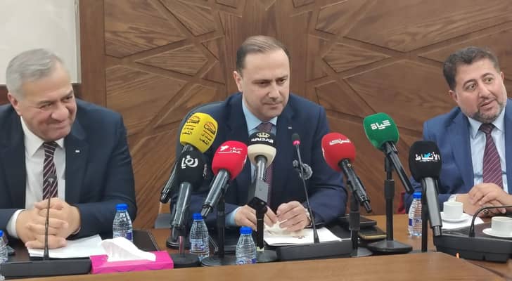 المومني خلال اجتماع لجنة التوجيه الوطني والإعلام النيابية