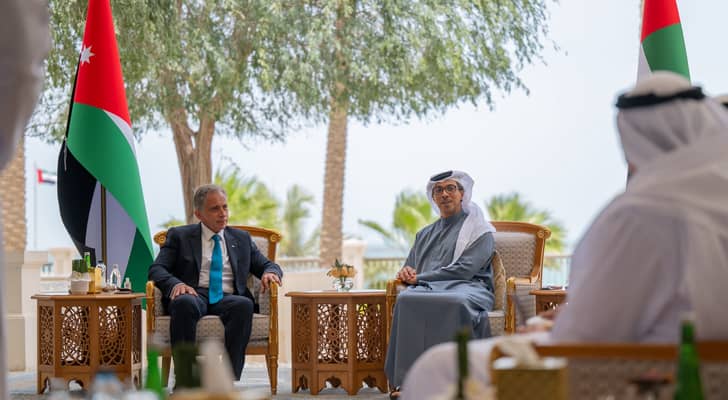 رئيس الوزراء جعفر حسان والشيخ منصور بن زايد آل نهيان نائب رئيس دولة الإمارات
