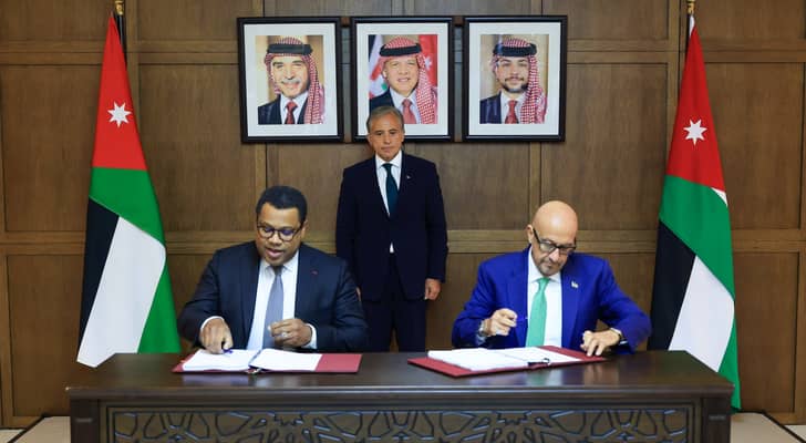 رئيس الوزراء يشهد التوقيع على الاتفاقية الفنية القانونية النهائية لمشروع الناقل الوطني