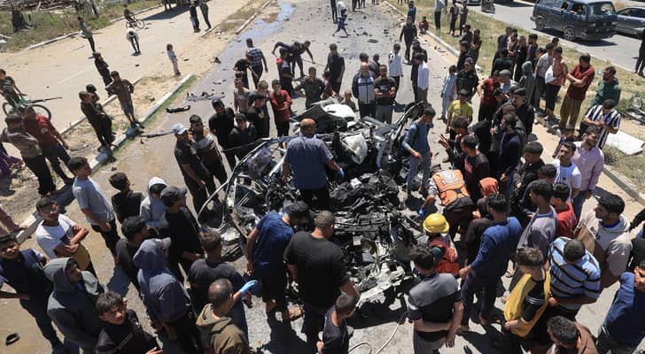 جيش الاحتلال يستهدف مركبة في قطاع غزة