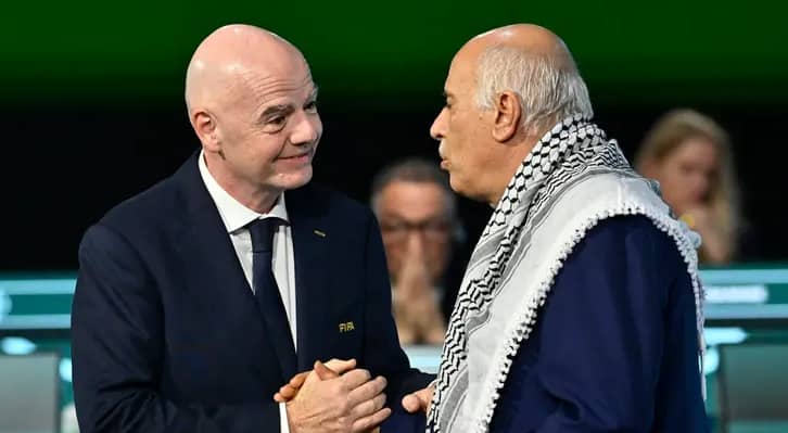 انفانتينو ورئيس الاتحاد الفلسطيني الرجوب