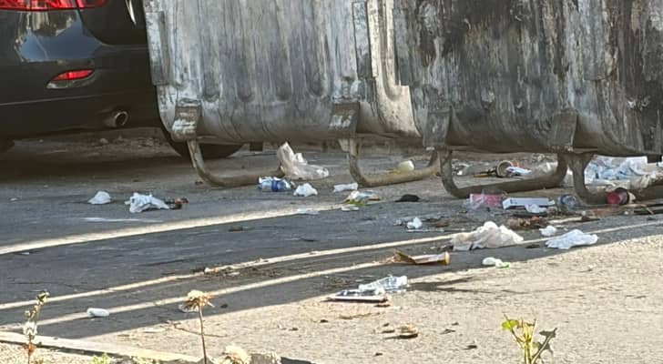 نفايات في الشارع