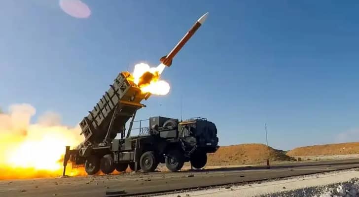 الأركان العامة للجيش الكويتي: الدفاعات الجوية تتصدى حاليا لهجمات صاروخية وطائرات مسيرة معادية