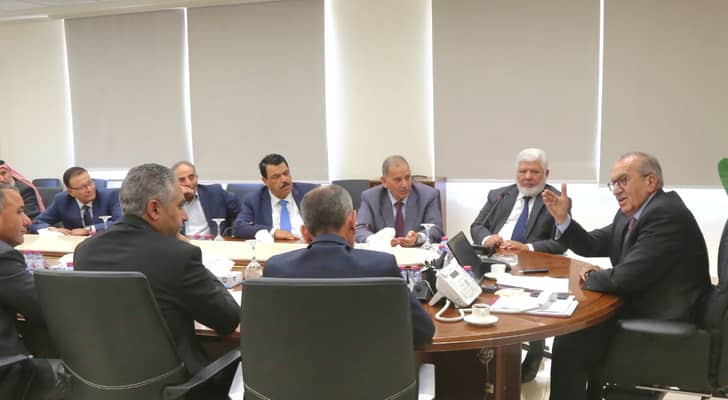 أبو السمن يوجه لرفع كفاءة طرق حيوية في البلقاء وتحسين سلامتها المرورية