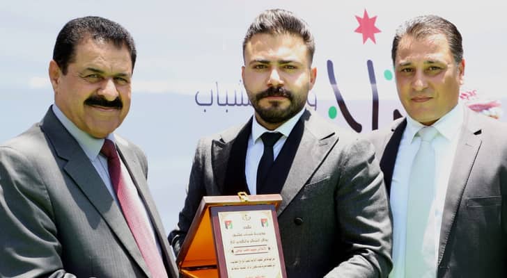 تكريم قناة رؤيا عبر مراسلها صهيب المومني