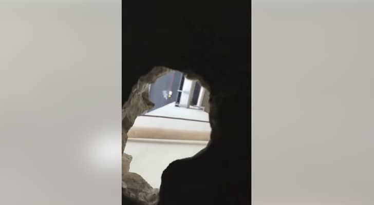 ثقب في مدرجات ملعب أزتيكا