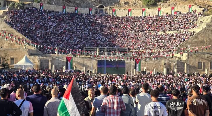 المشجعين الأردنيين في المدرج الروماني
