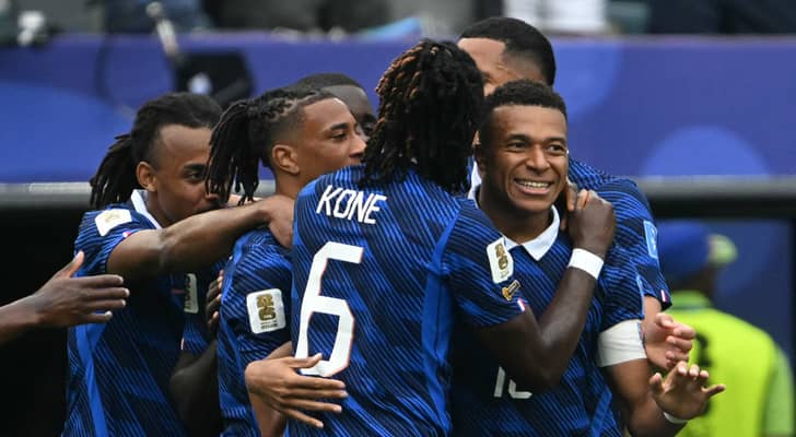 لاعبو منتخب فرنسا خلال فرحة الهدف الأول