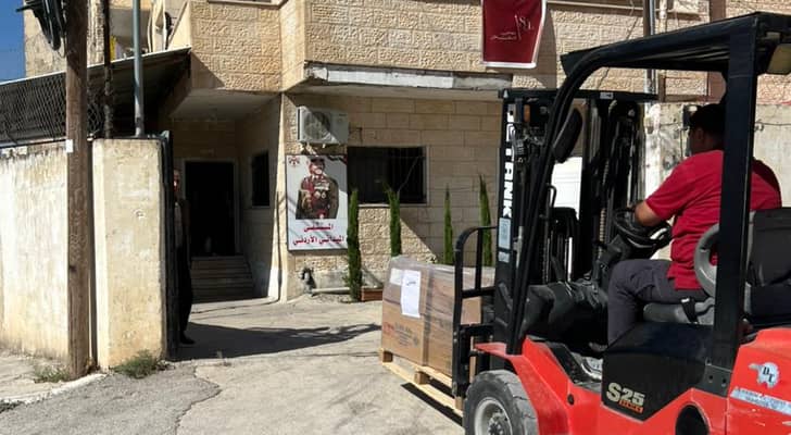 القوات المسلحة الأردنية ترسل مواد تزويد طبية ولوجستية إلى المحطتين الجراحيتين في الضفة الغربية
