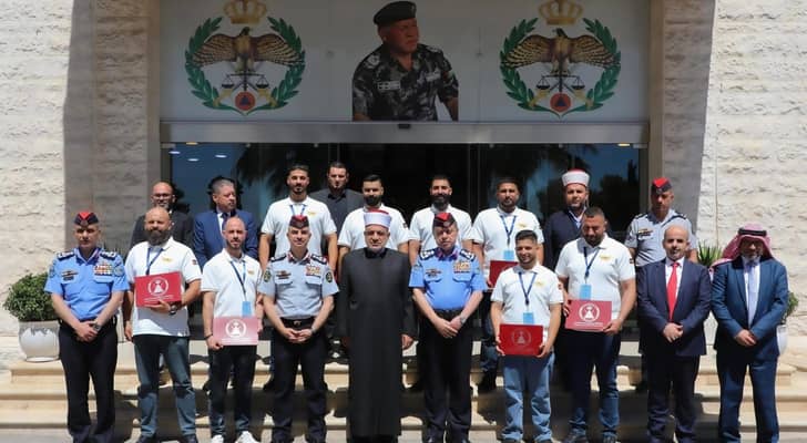 الأمن العام يخرج الدورة التأسيسية الرابعة للإطفاء لموظفي المسجد الأقصى المبارك