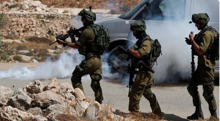 مصادر فلسطينية: استشهاد طفل برصاص الاحتلال في الرأس خلال اقتحام منطقة أم الشرايط بالبيرة