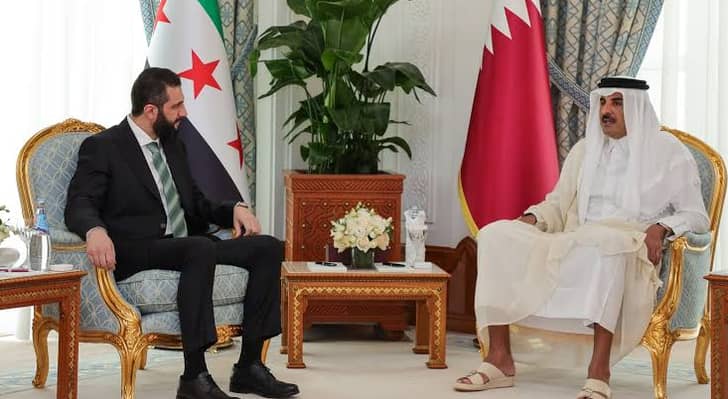 الرئيس السوري أحمد الشرع و أمير دولة قطر الشيخ تميم بن حمد آل ثاني