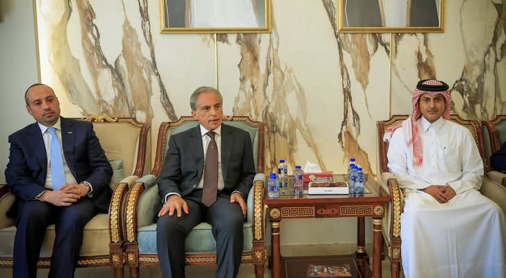 رئيس الوزراء يزور السفارة القطرية معزيا بوفاة سمو الأمير الشيخ حمد بن خليفة آل ثاني