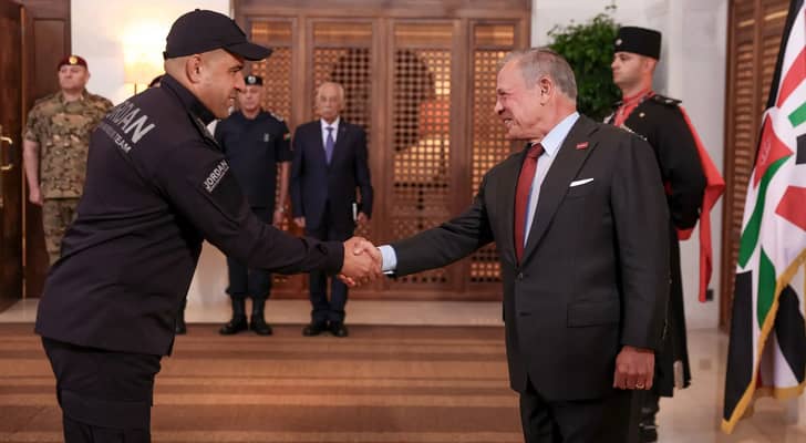 الملك يلتقي فريق البحث والإنقاذ الأردني الدولي العائد من فنزويلا ويشيد بجهوده