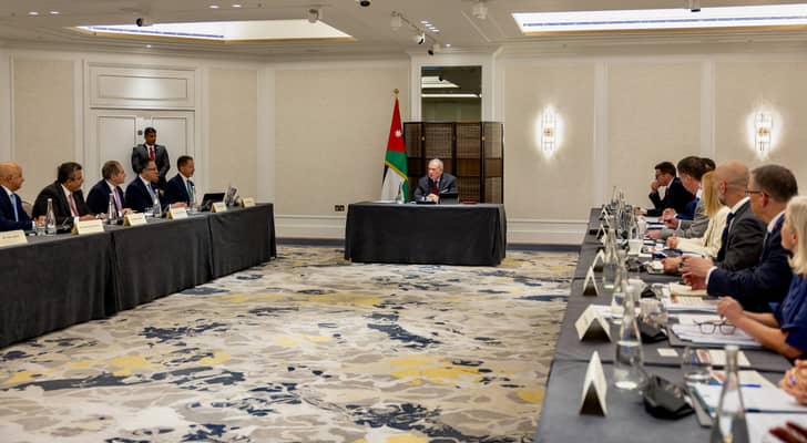 الملك يجتمع في لندن برؤساء تنفيذيين ومؤسسي شركات كبرى