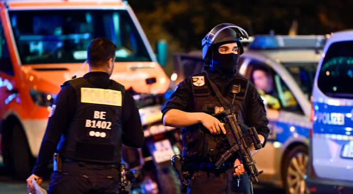 الشرطة الألمانية بالقرب من موقع الحادث في برلين