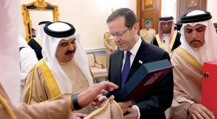 الملك حمد ملك مملكة البحرين والرئيس الإسرائيلي