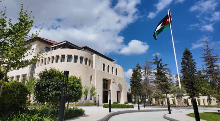 مجلس الوزراء يقر تعديل أحكام الإجازة بدون راتب لتصبح أكثر مرونة لموظفي القطاع العام