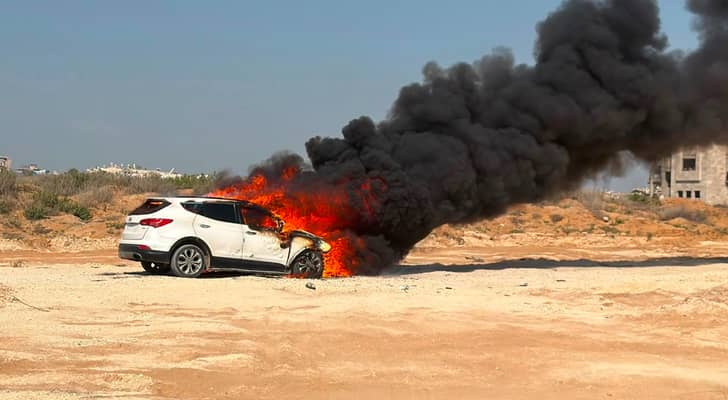 جيش الاحتلال يستهدف مركبة في قطاع غزة